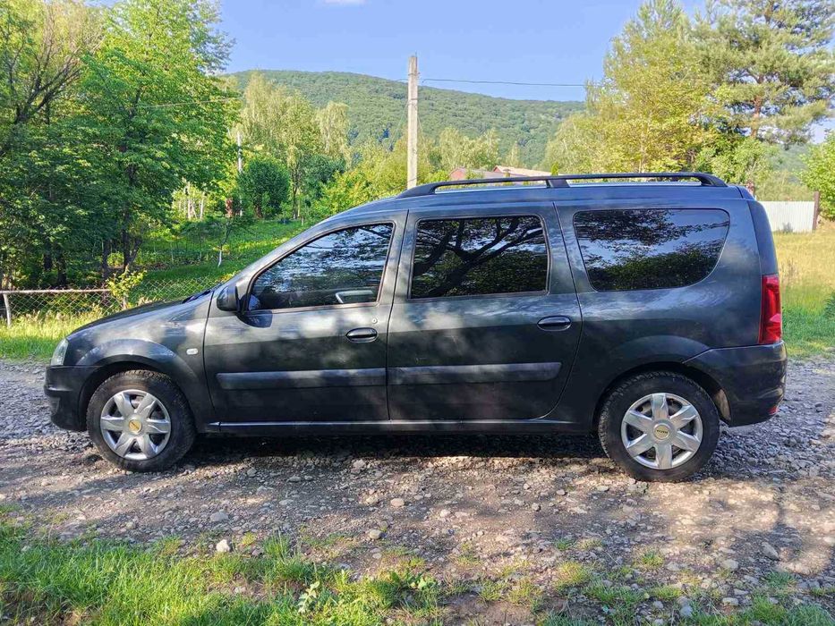 Автомобіль dacia logan