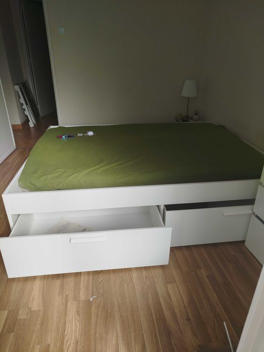 Cama brimnes em ótimo estado, sem uso