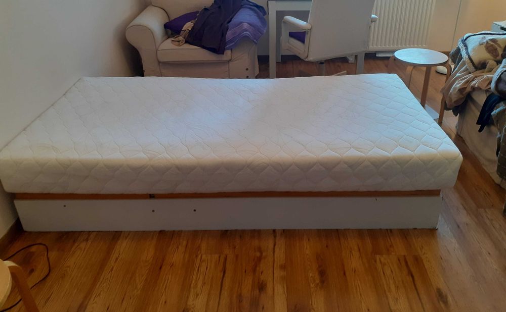 Oddam za darmo łóżko z materacem