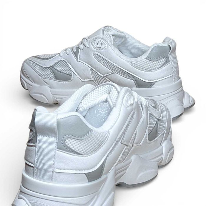 Жіночі кросівки білі стильні