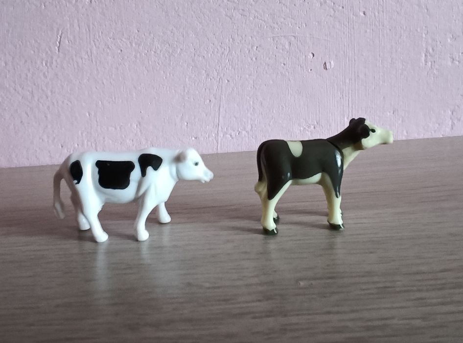 Figurki kolekcjonerskie zestaw  krowa i cielątko