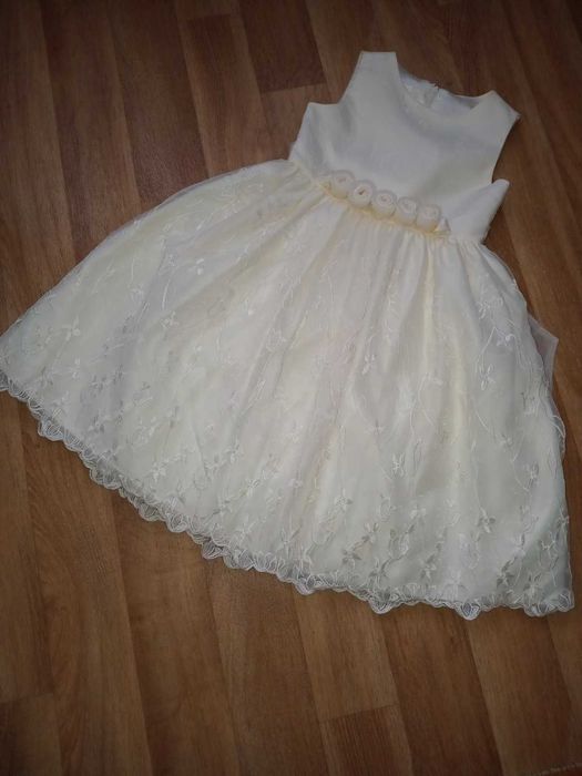 Нарядные платья.