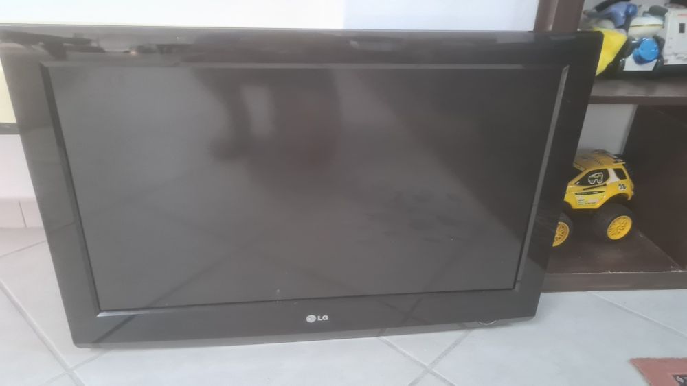 Vendo  televisão