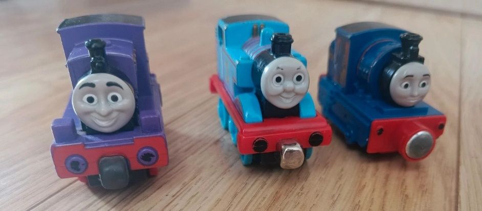 3 szt.  Lokomotywa na magnes