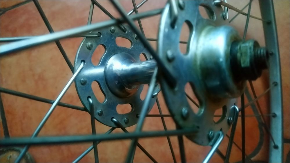 Koło rowerowe szosowe.