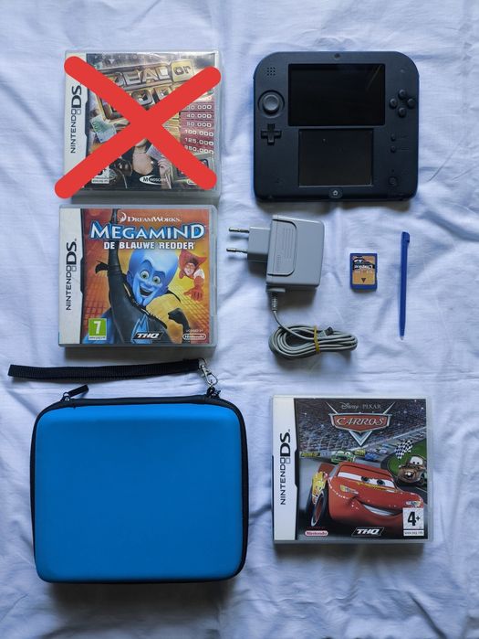 Nintendo 2DS + Extras