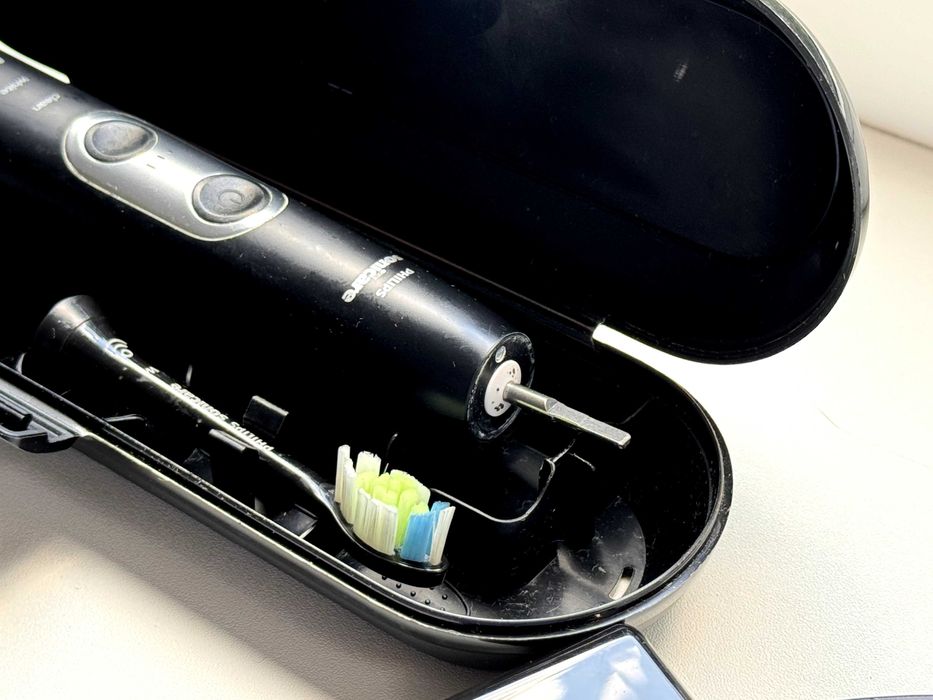 Звукова електрична зубна щітка PHILIPS Sonicare БУ не нова!