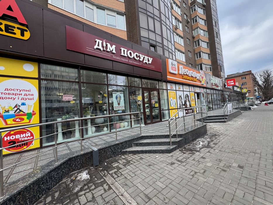 Фасадне приміщення в центрі міста, по вул. Гоголя