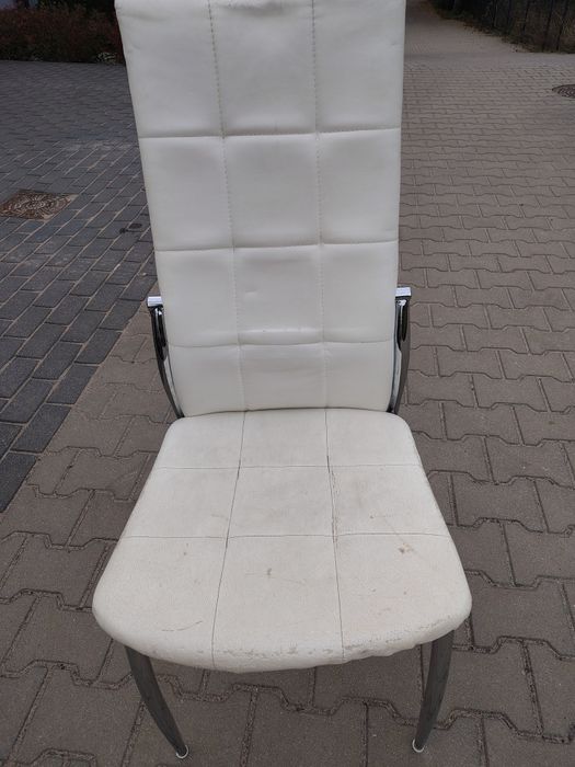 Krzesło białe z ekoskóry