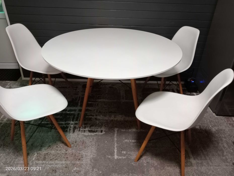 Продам кухонний стіл в хорошому стані