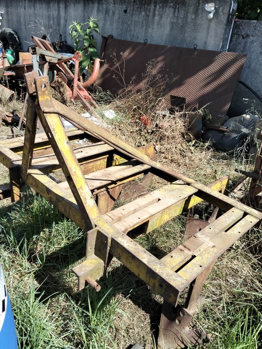 Vende se arado para trator
