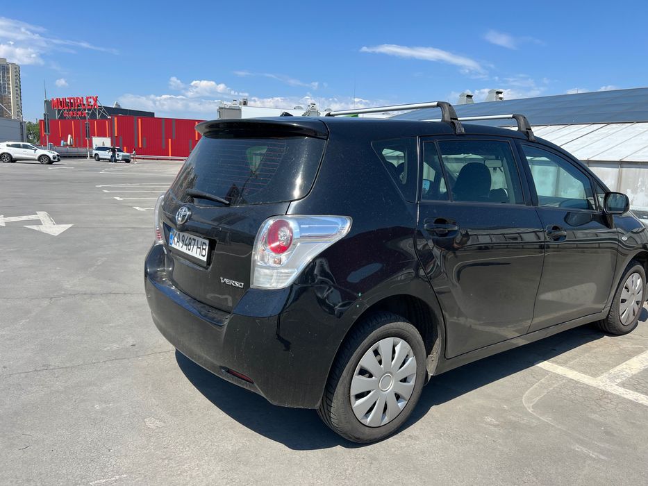 Продаж Toyota Verso 2011