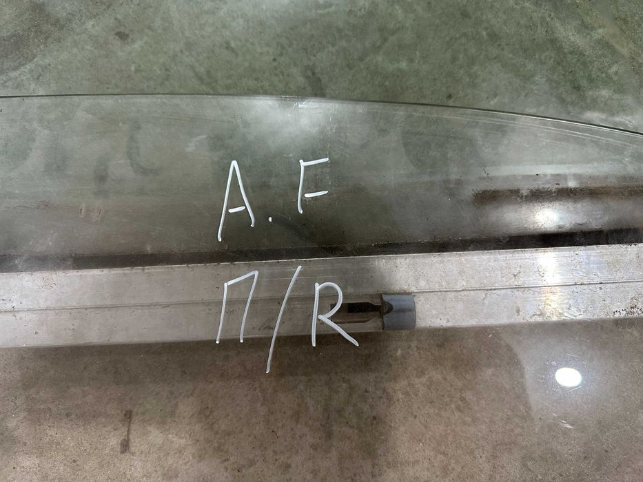 Стекло двери переднее правое Opel Astra F