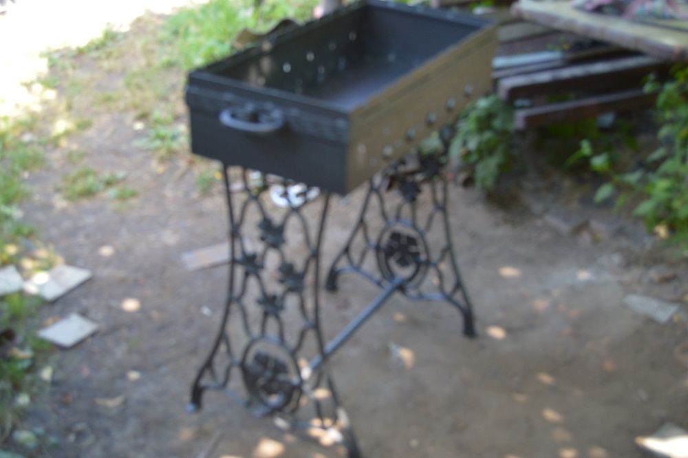 Мангал кованый на ножках