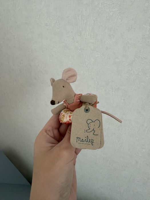 Мишка Maileg в колі