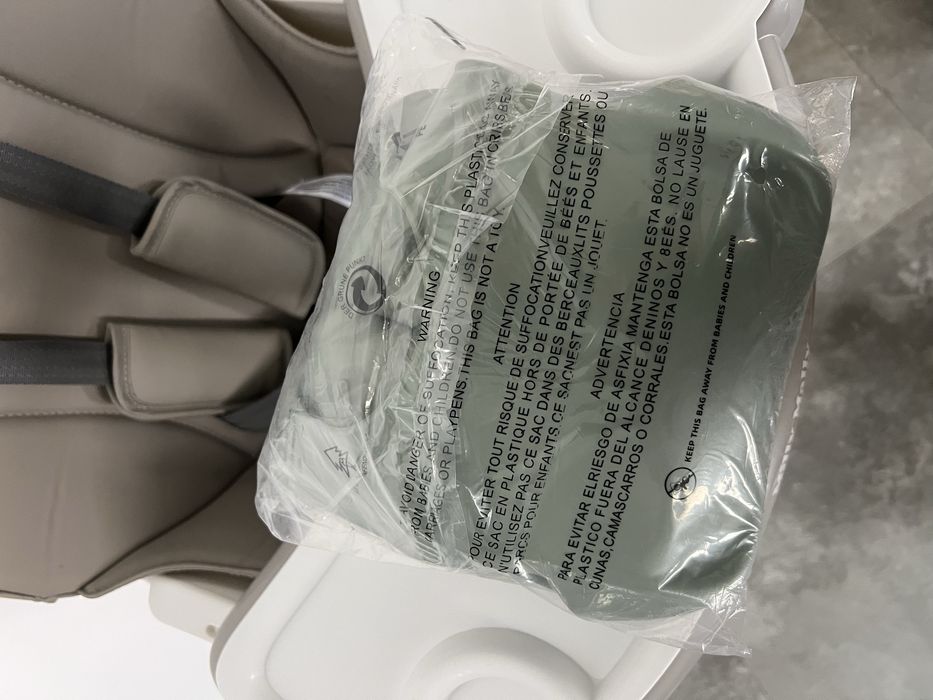 Набір дитячого силіконового посуду на присосках, зелений