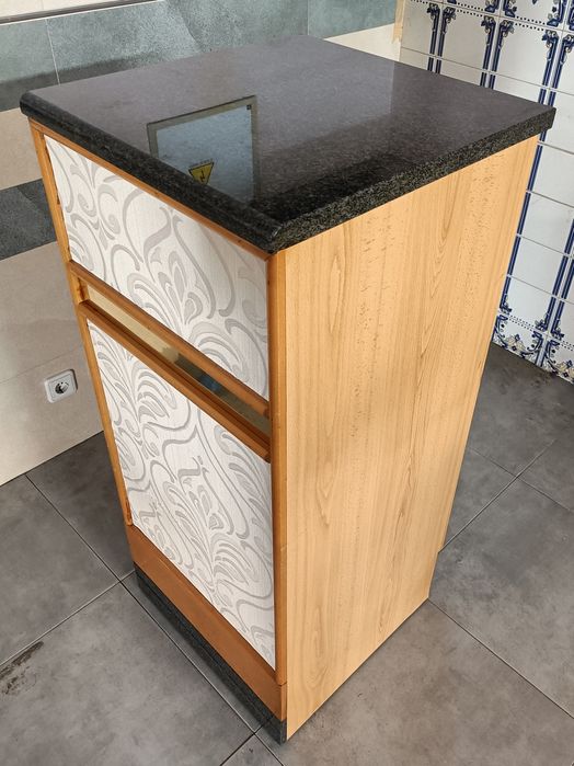 Balcão em faia, tampo em granito