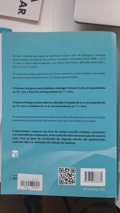 Livro com exercícios de Exame IAVE, Biologia e Geologia