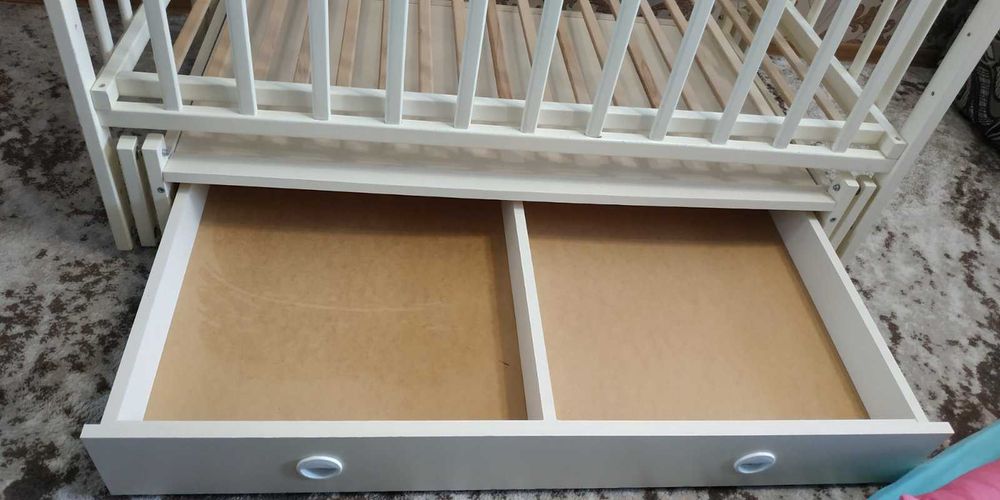 Дитяче ліжечко з шухлядою і матрациком.б/у