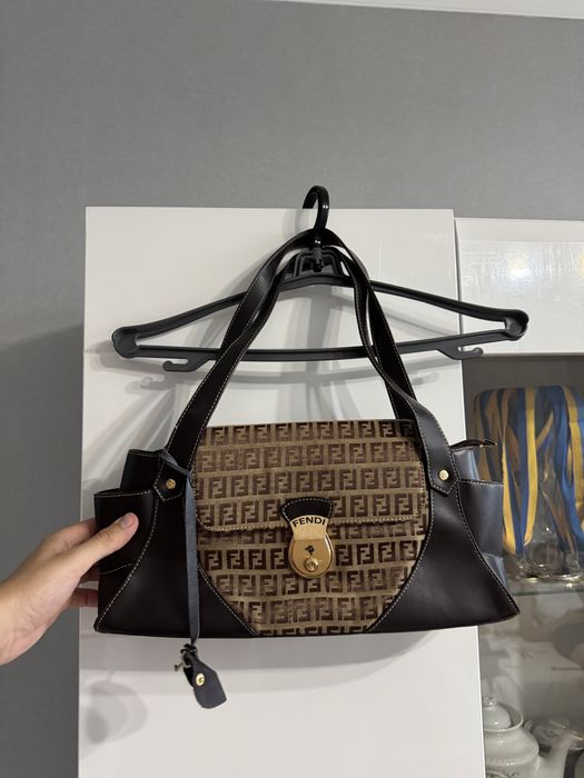 Продам  монограмную сумку Fendi