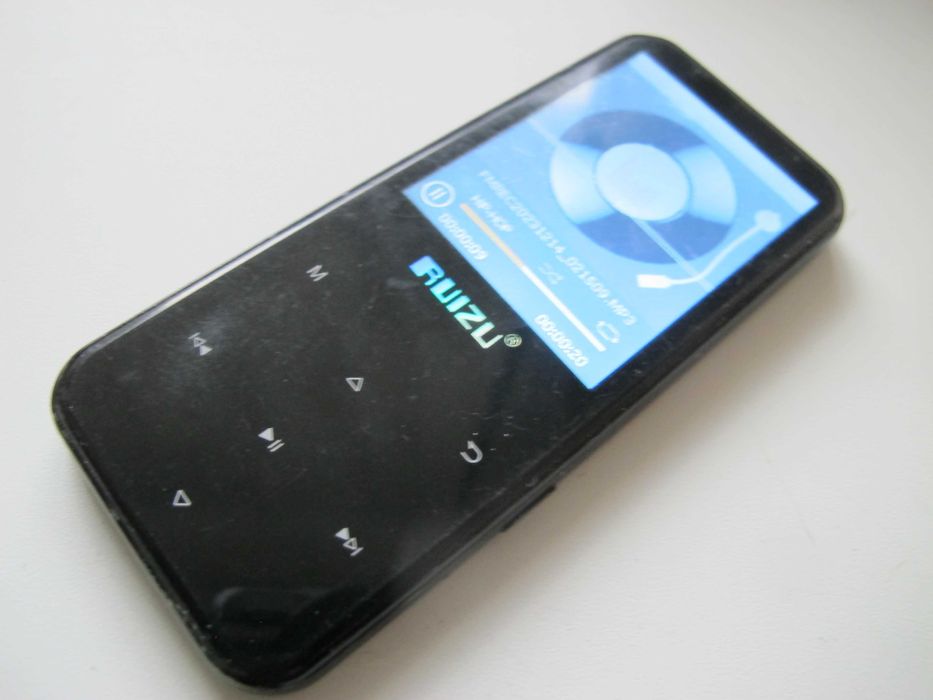 Hi-Fi Bluetooth 8Gb +microSD Мультимедіа: FM зовнішній динамік