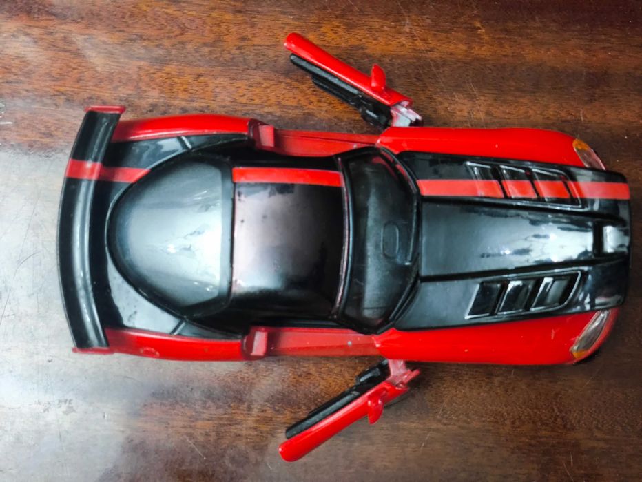 Машинка Dodge Viper SRT10 ACR Bburago 1/24