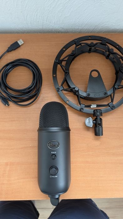 Студійне обладнання Blue Yeti Blackout + Radius II