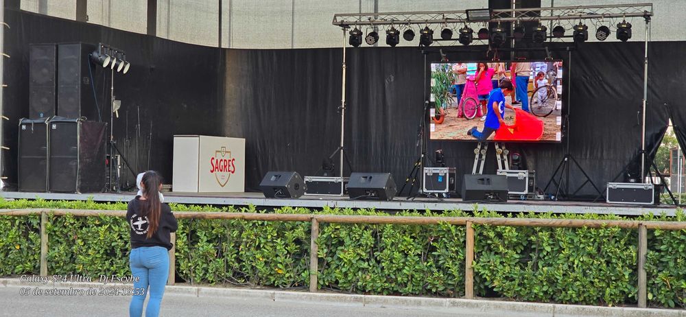 Baixa de Preço - Painéis de Leds P3.9 50x50 2,5mx1,5m como novos.