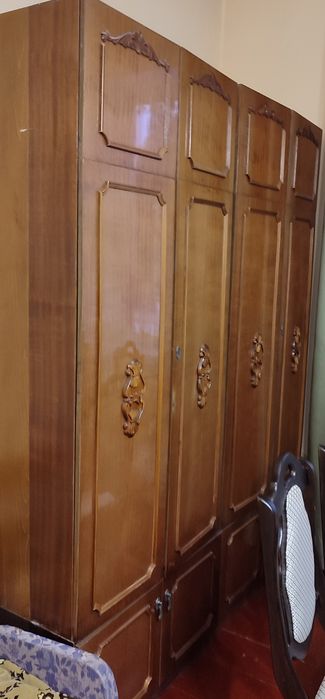 Продається стінка, висота 220см, ширина шафи 1.70см, глибина 60см