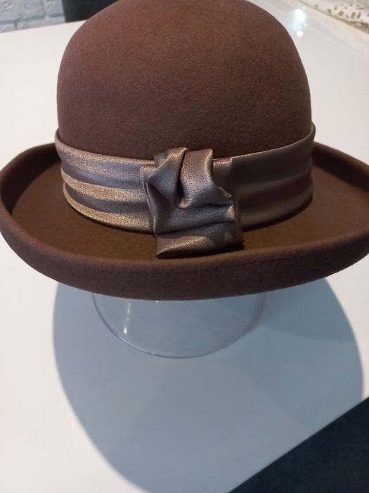 Nowy damski kapelusz