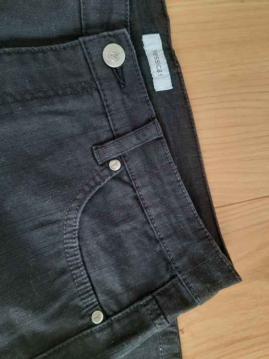 Czarne bawełniane spodnie typu jeansy bootcut