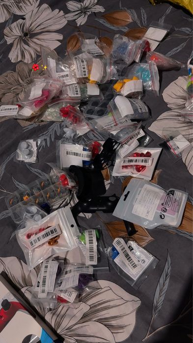 Analogi , przyciski , grzybki , trigery ,panele itp Do pada Dualsense