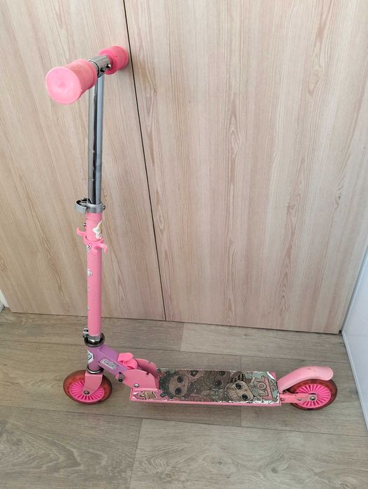 Самокат рожевий з лялькою Лол (Lol)