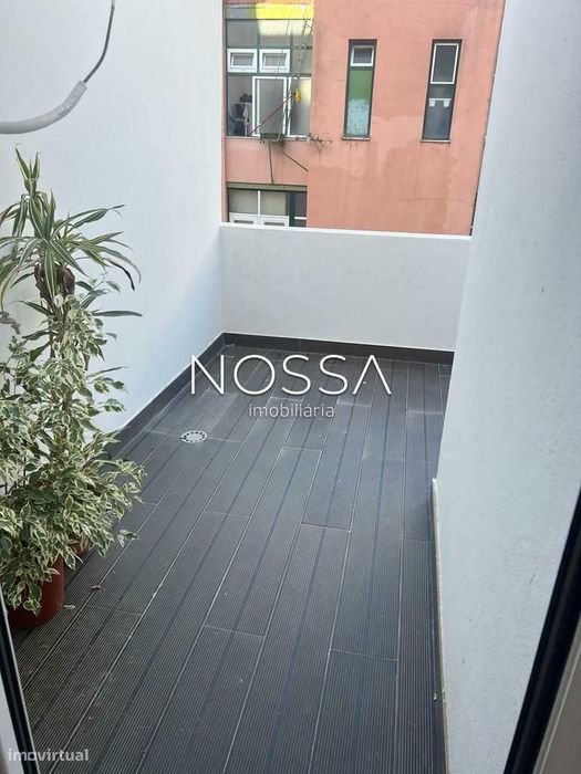 Apartamento com logradouro para Arrendar na Penha de França