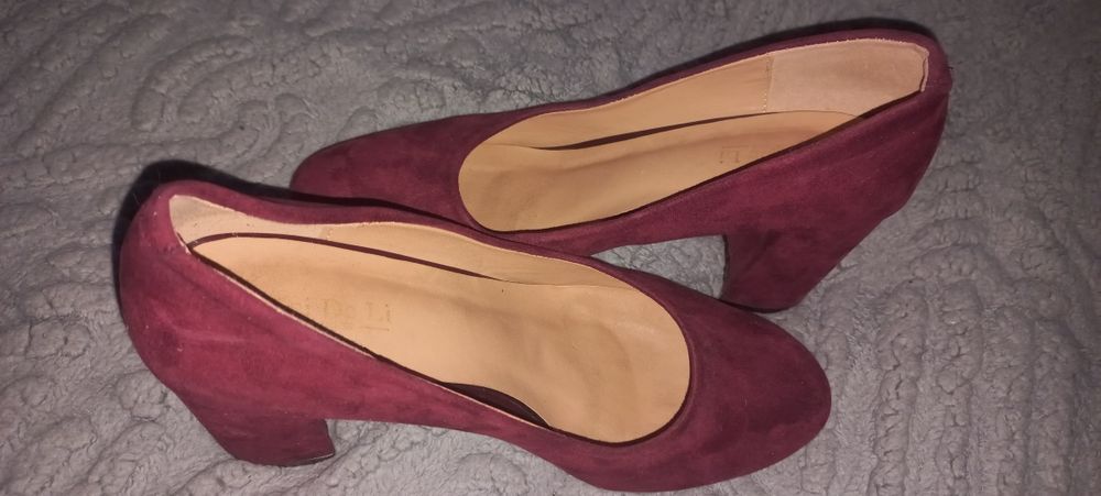 Жіночі бордові туфлі