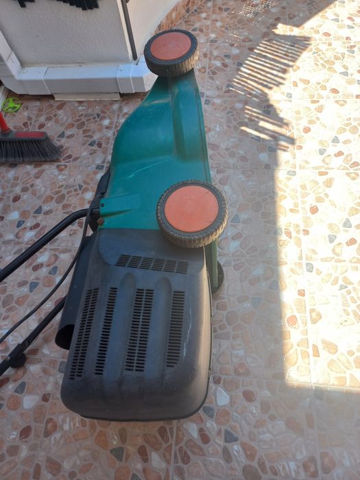 Maquina de cortar relva.