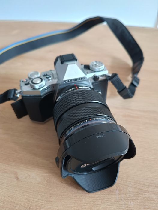 Olympus  O-MD E-M5ii + statyw Manfrotto gratis