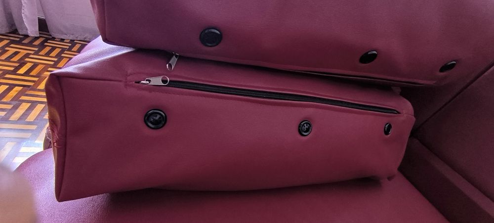 Sofá 3 lugares em pele