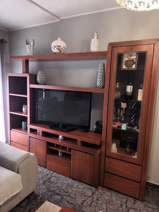 Estante de madeira para TV