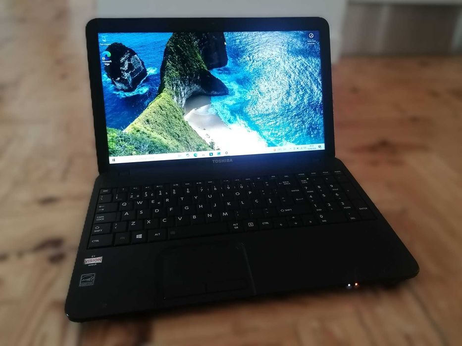Toshiba Satellite C850D-117 | 8GB RAM | SSD 240GB + HDD 1TB | Win10 + carregador | Boa bateria
