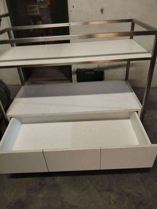 Expositor com gaveta