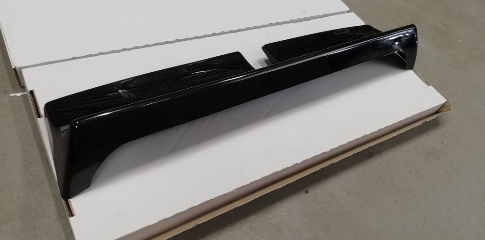 Fiat 126p spojler owiewka klapy tylnej czarny mat nowa