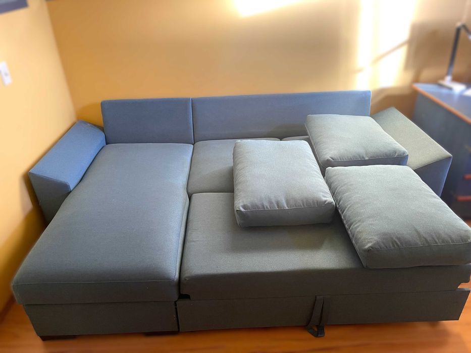 Kanapa narożna ze schowkami i funkcją spania