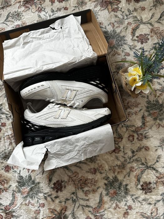 New Balance 1906R x Comme des Garçons – biało-czarne