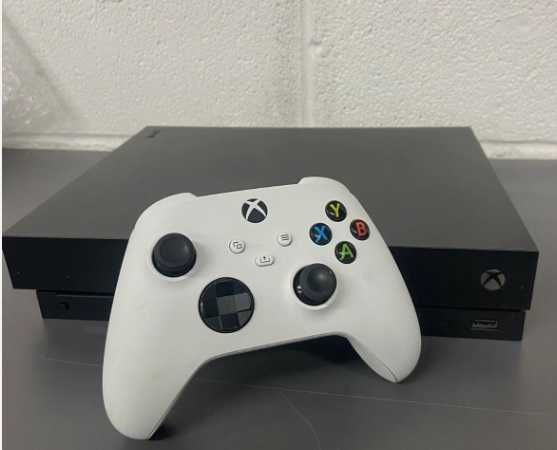 Konsola Xbox One X 1TB 4K Z Napędem + Pad + Karton