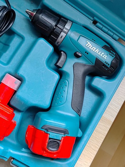 Wiertarko-wkrętarka Makita 6271D. Stan techniczny bdb, sprawne baterie