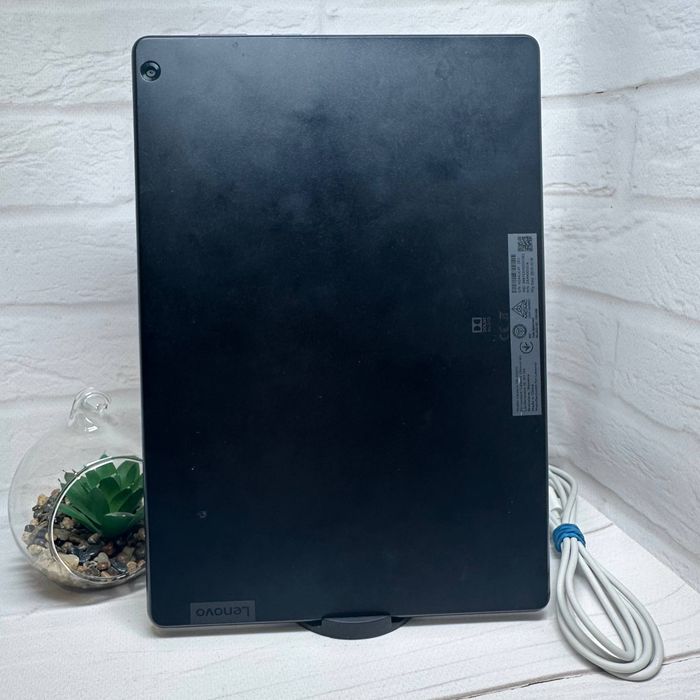 Продам планшет Lenovo LTE TB-X505L 2/32Gb в гарному стані