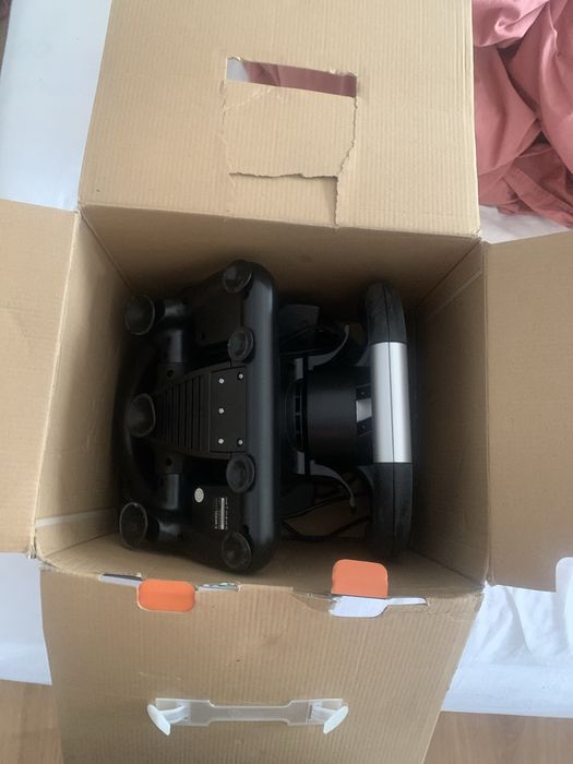 Video gaming wheel + pedals
