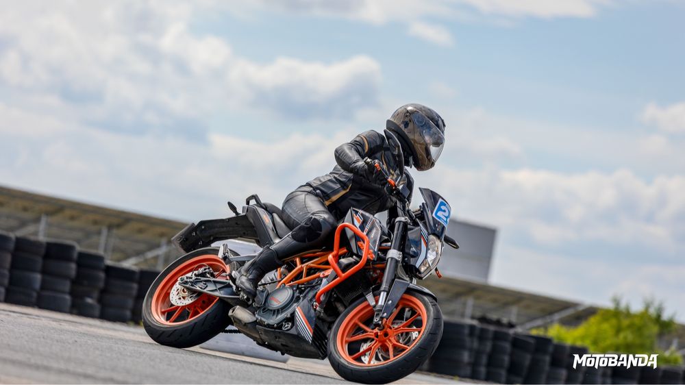 KTM Duke 390 (2017) - Perfekcyjny Stan, Gotowy do sezonu!