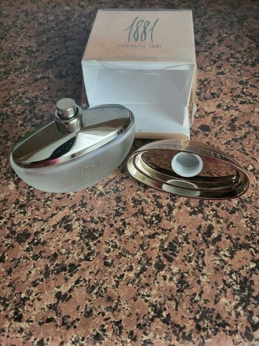 Flakoniki po perfumach Cerutti 1881 z kartonikiem
